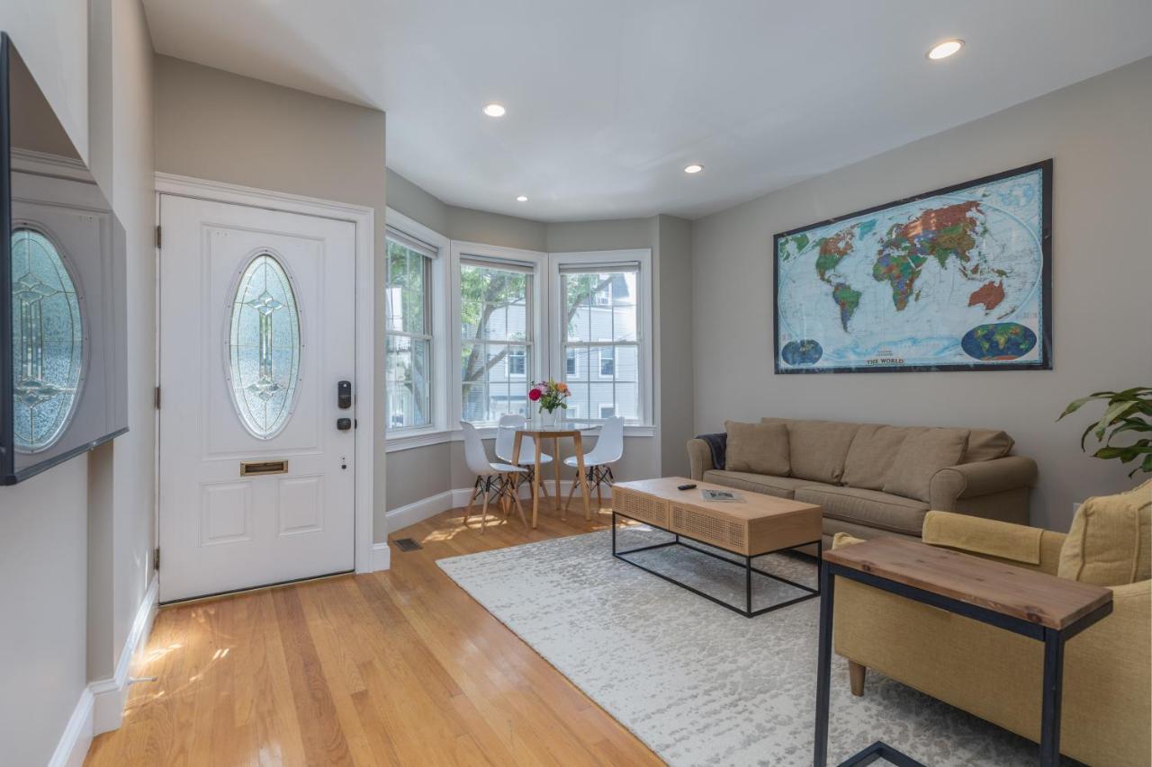 Sunny Convenient Home W/ Private Patio! Easy Walk To Everything! บอสตัน ภายนอก รูปภาพ
