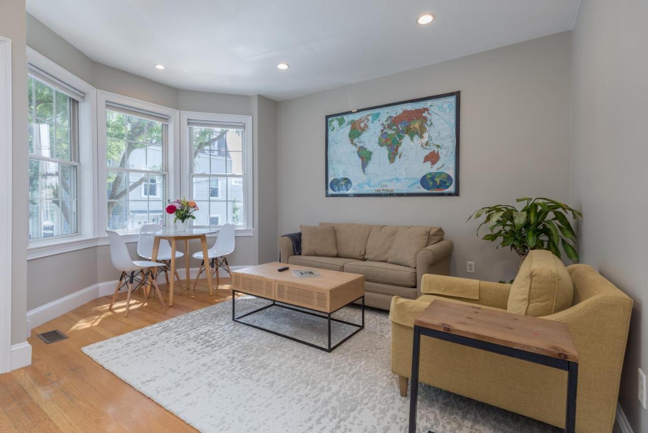 Sunny Convenient Home W/ Private Patio! Easy Walk To Everything! บอสตัน ภายนอก รูปภาพ
