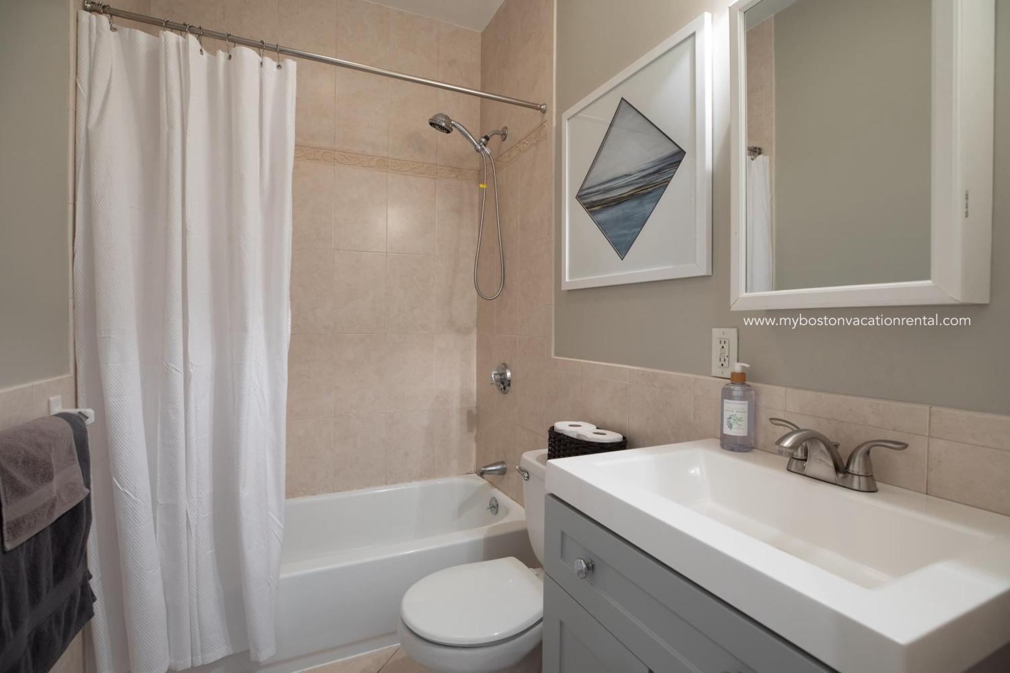 Sunny Convenient Home W/ Private Patio! Easy Walk To Everything! บอสตัน ภายนอก รูปภาพ