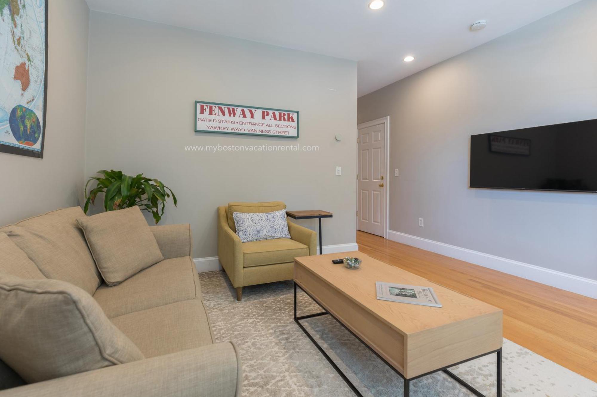 Sunny Convenient Home W/ Private Patio! Easy Walk To Everything! บอสตัน ภายนอก รูปภาพ